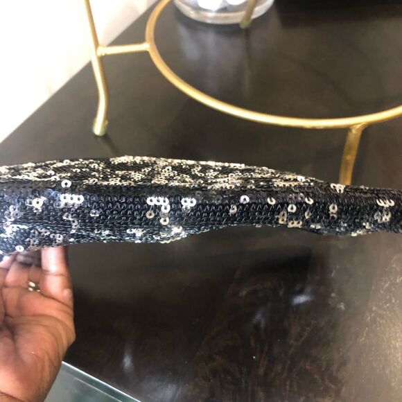 Victoria’s Secret black and silver sequin zipper pouch wristlet - Picture 8 of 9